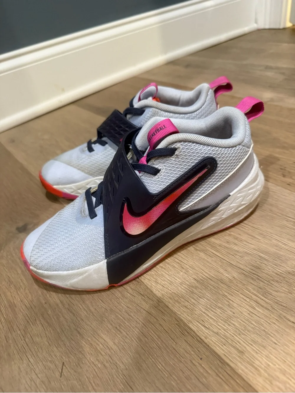 Nike Team Hustle D 12 Kids Sneakers – Ghost / Fire Pink – Girls Size 3Y